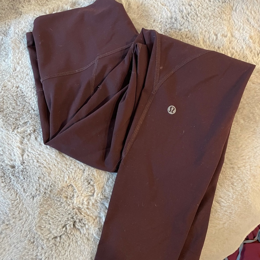LULULEMON LEGGINGS- in movement style 7/8 length